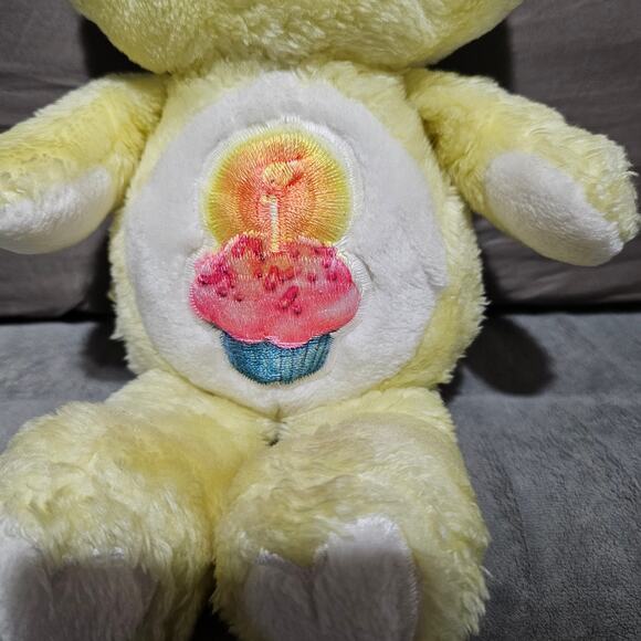 Kenner Birthday Bear Care Bear 1983 Yellow Plush Made in Korea Vintage Cupcake - Picture 3 of 7
